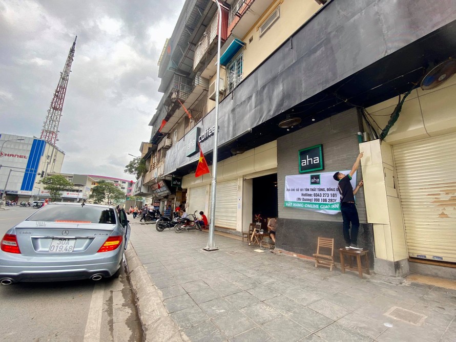 Quán cà phê đóng cửa chuyển phục vụ online trên phố Phạm Ngọc Thạch (Hà Nội)