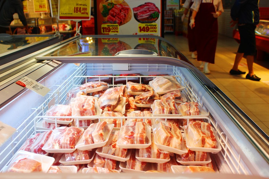 Thịt lợn nhập bán tại siêu thị Big C giảm giá từ ngày 18/4.