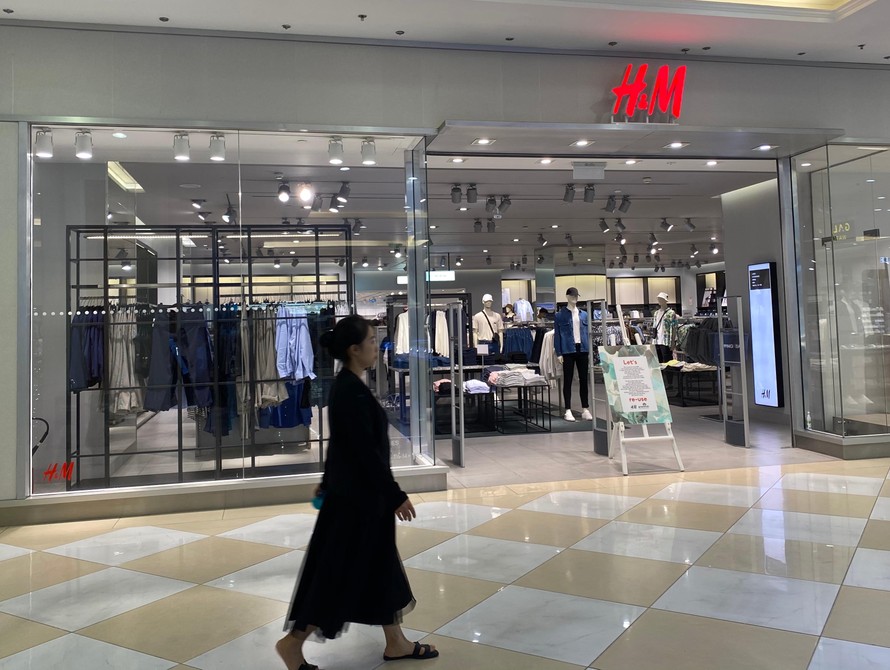 Cửa hàng H&M Việt Nam đìu hiu giữa tâm 'bão' tẩy chay