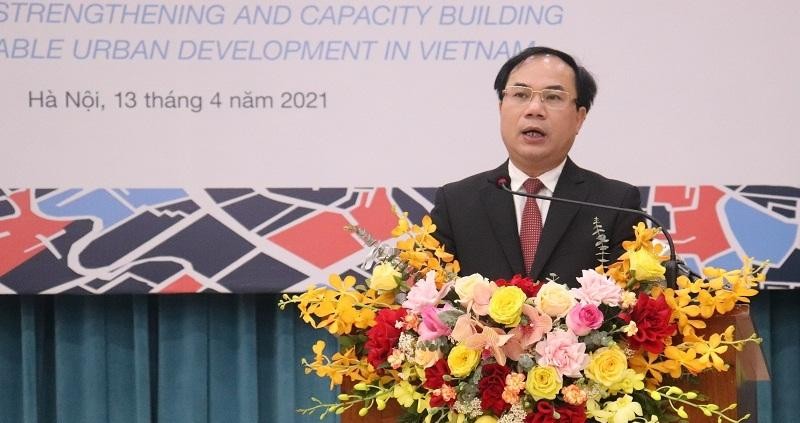 Thứ trưởng Nguyễn Văn Sinh phát biểu tại Hội thảo.