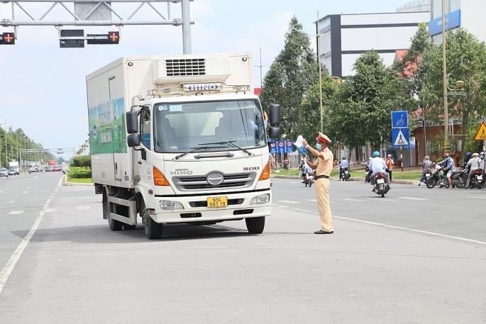 Quy định về hàng hoá thiết yếu khác nhau khiến doanh nghiệp gặp nhiều khó khăn.