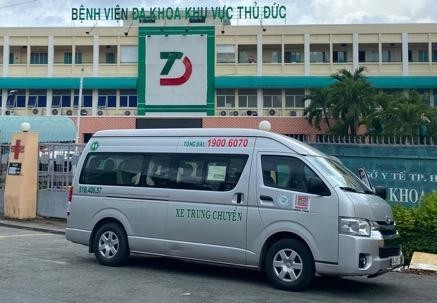 Xe cấp cứu hoán cải của Tập đoàn Phương Trang giúp thành phố chở bệnh nhận F0.