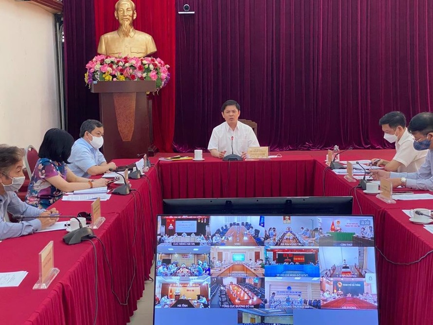 Bộ trưởng Bộ GTVT Nguyễn Văn Thể chủ trì cuộc họp trực tuyến về tạo thuận lợi cho vận tải biển và dịch vụ logistics.