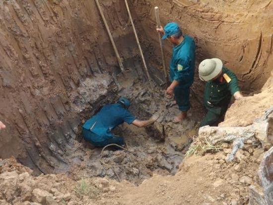 Phát hiện quả tên lửa nằm sâu 4m dưới đất ở Nghệ An