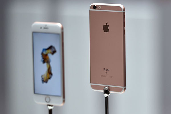 iPhone 6S mới ra đã gây sốt và khiến không ít người ao ước sở hữu.