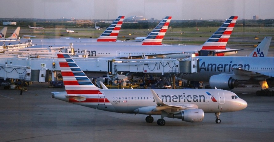 Một chiếc máy bay của hãng American Airlines đỗ tại sân bay Dallas/Fort Worth. Ảnh minh họa