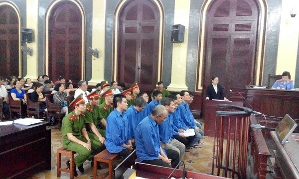 Các bị cáo trong phiên tòa xét xử hôm nay. Ảnh Việt Văn