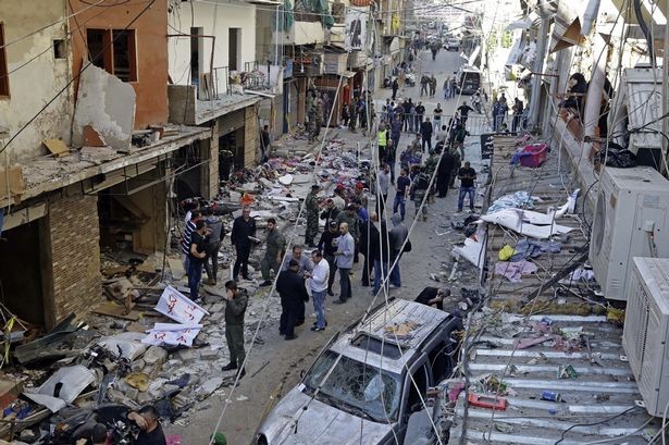 Quang cảnh tan hoang ở thủ đô Beirut sau vụ đánh bom kép kinh hoàng. Ảnh: Getty