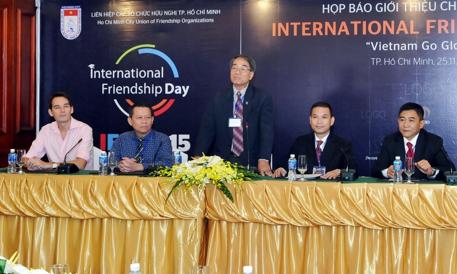 Ông Lê Hưng Quốc, Chủ tịch Liên hiệp các Tổ chức Hữu nghị Thành phố Hồ Chí Minh giới thiệu về ngày hội Hữu nghị Quốc tế năm 2015.