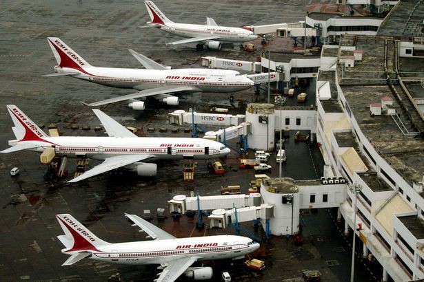 Máy bay của hãng Air India đỗ tại sân bay Mumbai. Ảnh minh họa (Reuters)