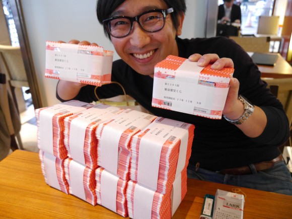 Chàng trai Nhật chi cả triệu Yên mua… 5.000 tấm vé số 