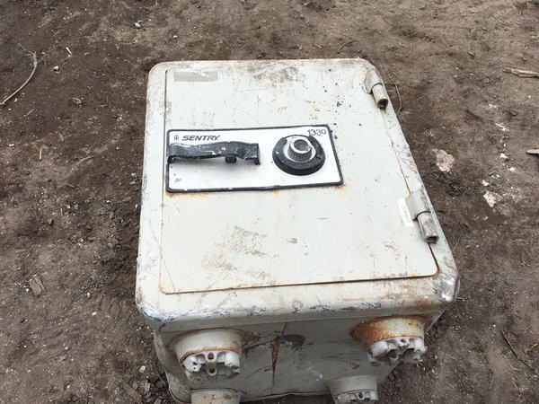 Chiếc két sắt bí ẩn vừa được tìm thấy của trùm ma túy Escobar.