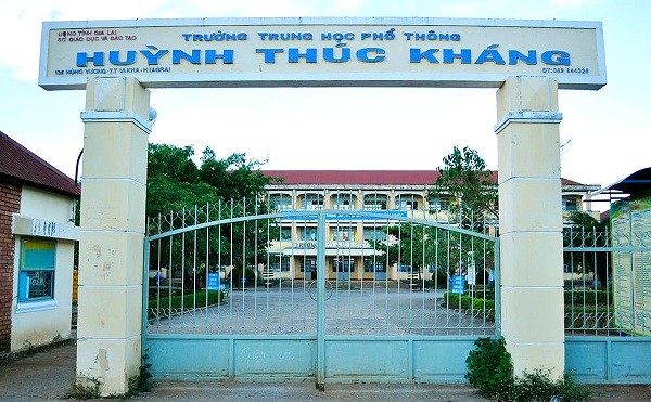 Trường PTTH Huỳnh Thúc Kháng, nơi xảy ra vụ nữ sinh đánh nhau