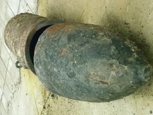 Quả bom 117A1, nặng 235 kg được cưa đôi gây ra vụ nổ kinh hoàng ngày 5/7/2011 tại Trà Vinh.