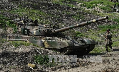 Binh sĩ làm nhiệm vụ tại khu vực Nagorny-Karabakh ngày 6/4. Ảnh: AFP/TTXVN