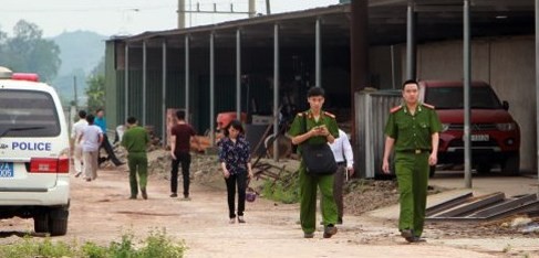 Cơ quan chức năng tạm đình chỉ công ty CP thế giới gỗ Việt Nam để phục vụ công tác điều tra.