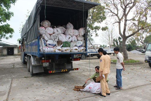 Phương tiện và thực phẩm bẩn. Ảnh: Công an Thanh Hóa