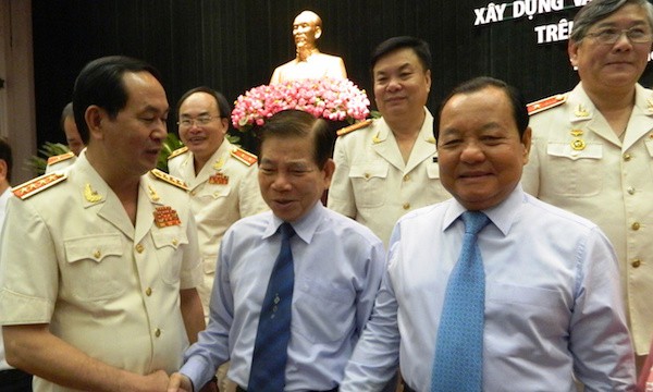 Chủ tịch nước Trần Đại Quang trò chuyện với nguyên Chủ tịch nước Nguyễn Minh Triết và nguyên Bí thư thành uỷ TPHCM Lê Thanh Hải