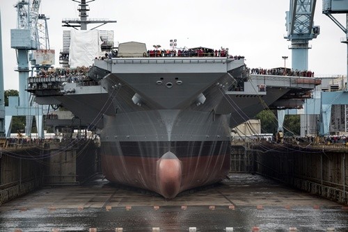 Tàu sân bay USS Gerald R.Ford của hải quân Mỹ hồi năm 2013 được đóng tại nhà máy. Ảnh: Daily Press