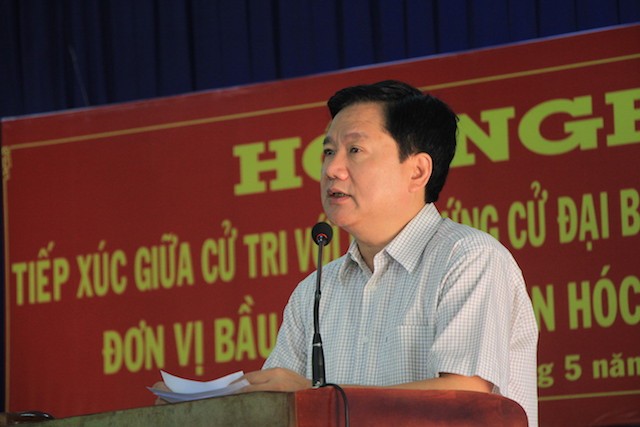 Bí thư Thành ủy TPHCM Đinh La Thăng trình bày chương trình hành động của mình tại buổi tiếp xúc cử tri sáng 8/5.
