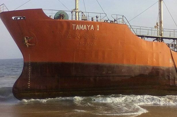 Con tàu ma Tamaya 1 dạt vào bờ.