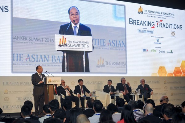 Thủ tướng Nguyễn Xuân Phúc phát biểu tại Hội nghị The Asian Banker Summit 2016.