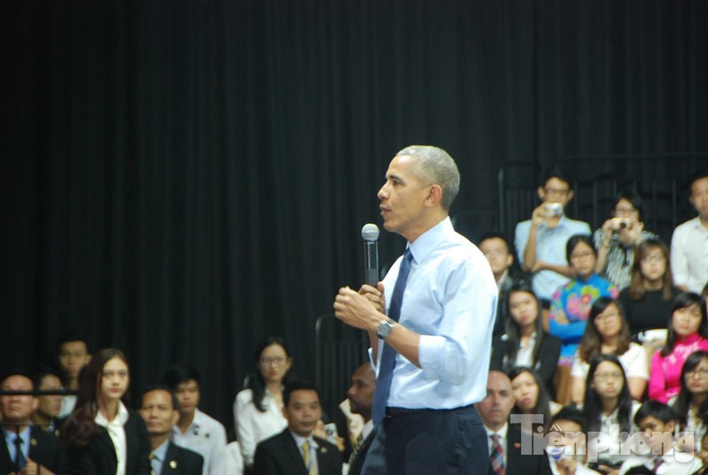 Tổng thống Mỹ Obama trả lời nhiệt thành, chu tất và cặn kẽ trước các câu hỏi.