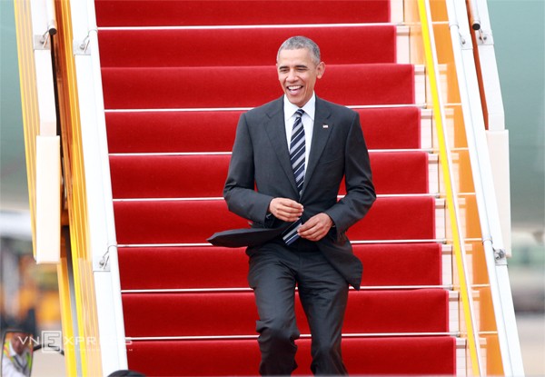 Ngày bận rộn của ông Obama từ Hà Nội đến TP.HCM