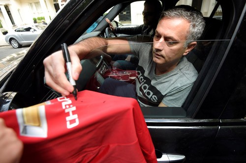 Mourinho được kỳ vọng đưa Man Utd trở lại thời hoàng kim. Ảnh: Reuters. 