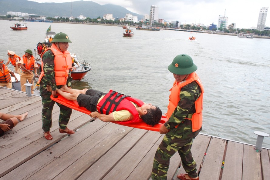 Diễn tập tìm kiếm cứu nạn trên sông Hàn