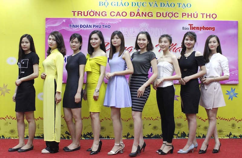 Các nữ sinh Phú Thọ đăng ký dự thi HHVN.