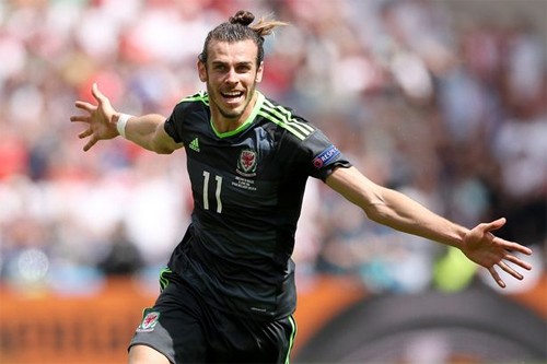Bale thi đấu tuyến dưới nhưng là chân sút chủ lực của Wales. Ảnh: Reuters