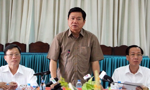 Bí thư Thành ủy Đinh La Thăng chủ trì cuộc họp với huyện Củ Chi ngày 21/5.