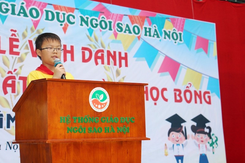 Em Phạm Việt Hưng - chủ nhân của suất học bổng 100% ở khối 5 - chia sẻ cảm xúc khi trở thành tân học sinh lớp 6A0 - trường THCS Ngôi Sao Hà Nội và gửi lời tri ân tới các thầy cô giáo