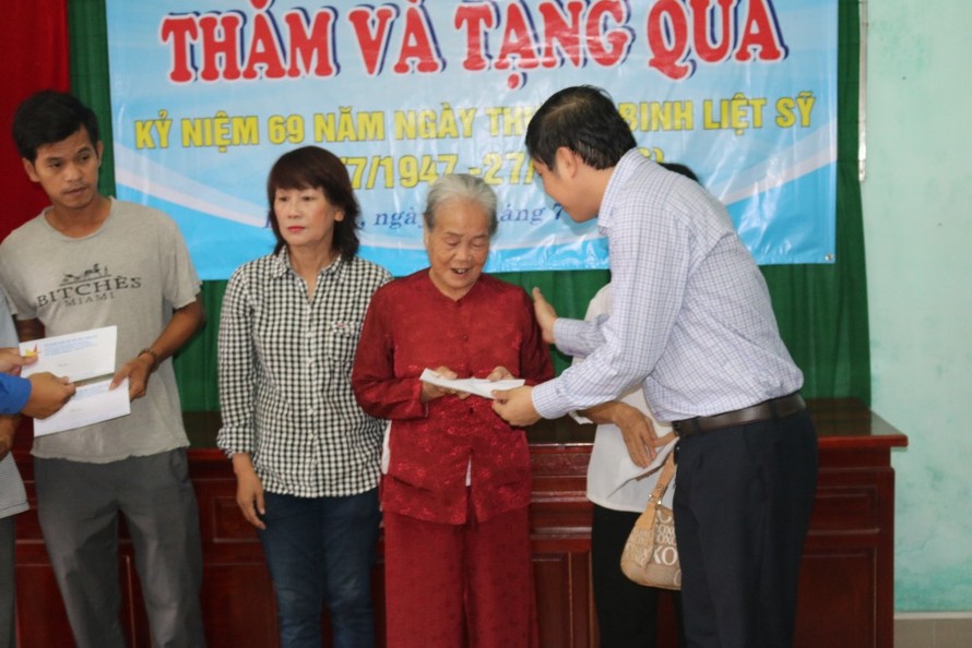 Doanh nhân trẻ tri ân Mẹ Việt Nam anh hùng, người có công