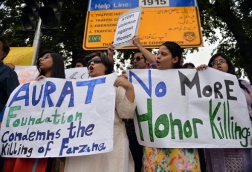 Các nhà hoạt động biểu tình phản đối giết người để bảo vệ danh dự ở thủ đô Islamabad, Pakistan. Ảnh: AFP.