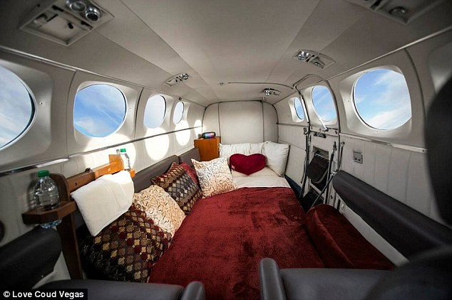 Hình ảnh nội thất chiếc máy bay của hãng Love Cloud.