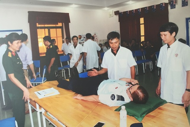 Giờ thực hành tiếng Anh trong tình huống cấp cứu, khám chữa bệnh của lực lượng gìn giữ hòa bình Việt Nam.