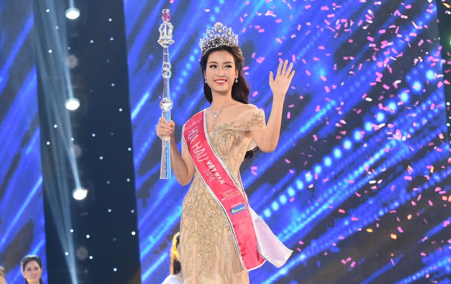 Tân Hoa hậu Việt Nam Đỗ Mỹ Linh trong giây phút đăng quang.