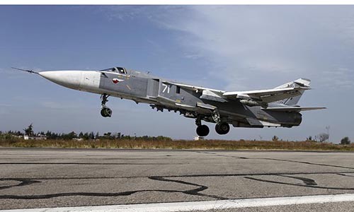 Một chiếc Su-24 của Nga tại căn cứ Hmeymim, Latakia, Syria, tháng 10/2015. Ảnh: Reuters