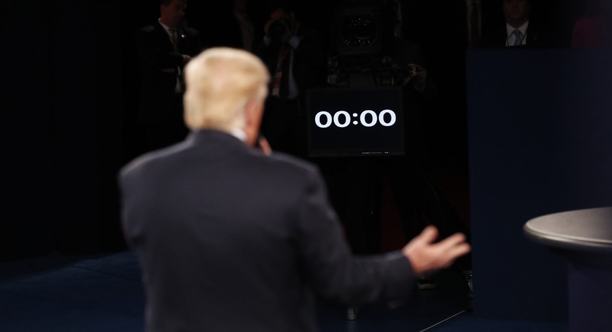 Trong suốt cuộc tranh luận, ông Donald Trump thường lên tiếng phàn nàn rằng mình được cho ít thời gian để trình bày hơn bà Hillary.