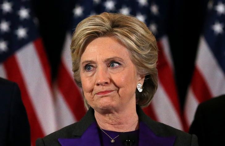 Bà Hillary Clinton phát biểu sau khi thất bại tại cuộc tranh cử. Ảnh: Reuters