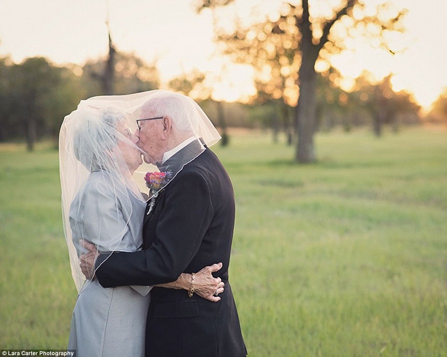Cặp đôi kết hôn 70 năm mới chụp ảnh cưới