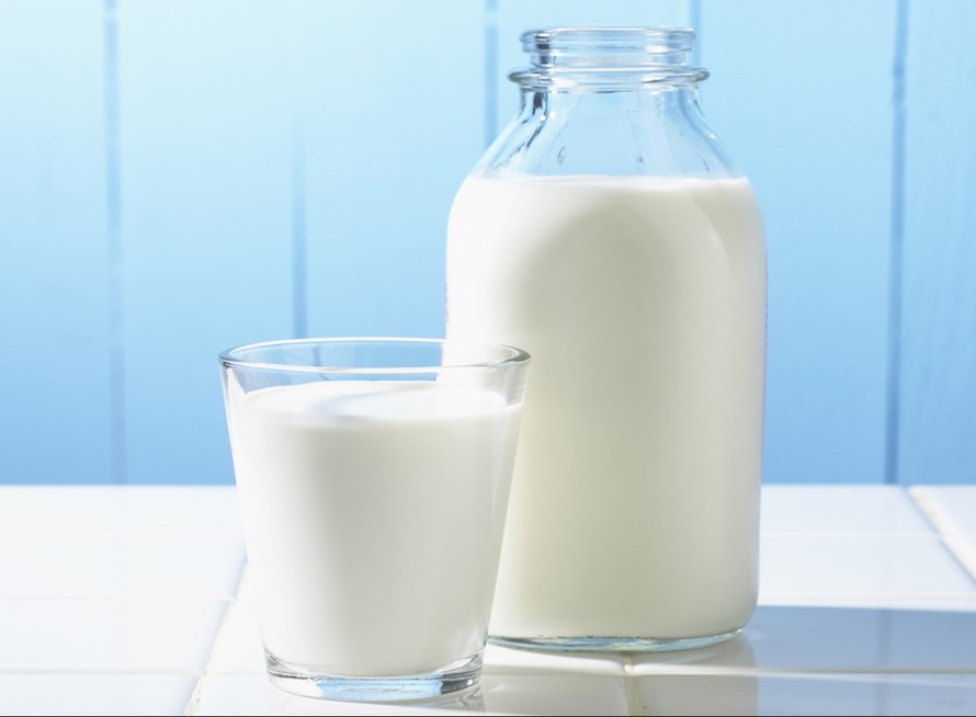 Trong khi quốc tế gọi sữa dạng lỏng làm từ sữa bột là “sữa hoàn nguyên” hoặc “sữa pha lại”, tại Việt Nam lại cho phép sử dụng dưới tên gọi “sữa tiệt trùng”
