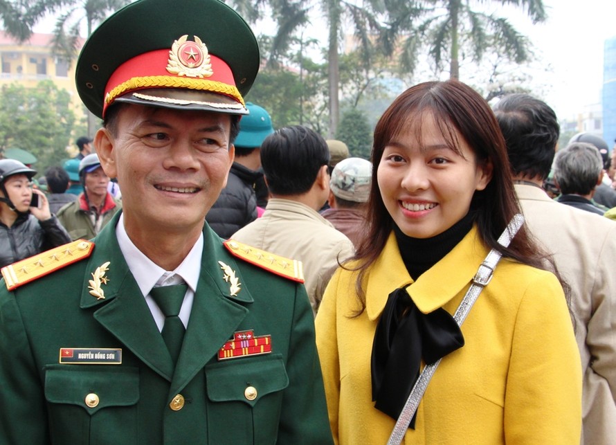 Nữ cử nhân kinh tế Phan Thị Ngọc Anh (sinh năm 1993, ngụ phường Tây Lộc, Huế) tình nguyện lên đường nhập ngũ.