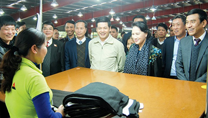 Chủ tịch Quốc hội Nguyễn Thị Kim Ngân làm việc với DN ở Thái Bình