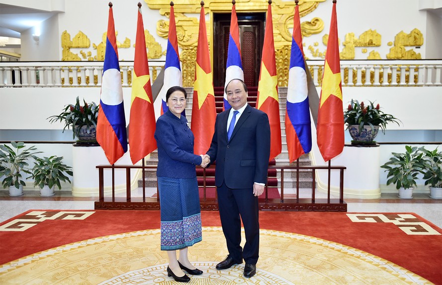 Thủ tướng Nguyễn Xuân Phúc tiếp Chủ tịch Quốc hội Lào Pany Yathotu.