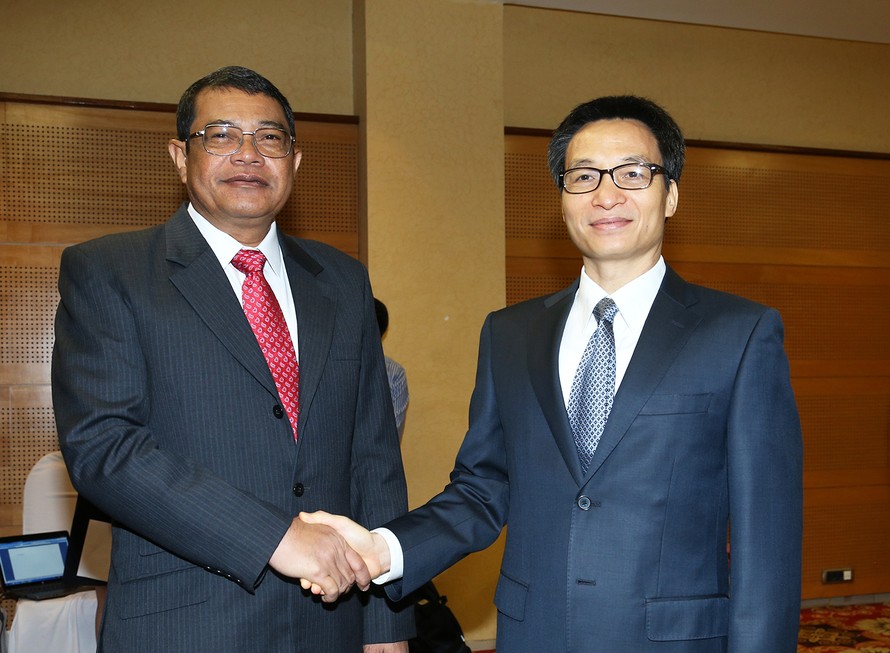 Phó Thủ tướng Vũ Đức Đam và Phó Thủ tướng Campuchia Ke Kim Yan. Ảnh: VGP/Đình Nam