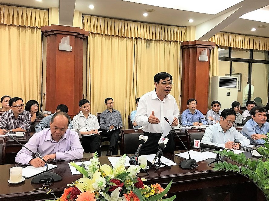 Bộ trưởng NN&PTNT Nguyễn Xuân Cường, kêu gọi các DN giảm giá cám, tăng mua cấp đông, chế biến để giúp người chăn nuôi.