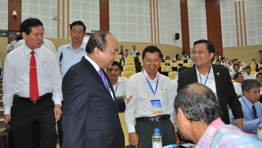 Thủ tướng Nguyễn Xuân Phúc thăm hỏi lãnh đạo các doanh nghiệp